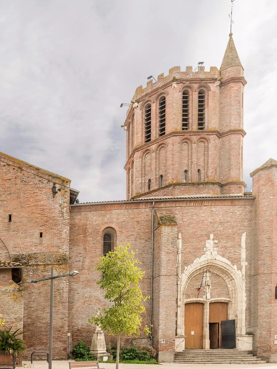 Le clocher octogonal en brique de l'église Saint-Sauveur, à Castelsarrasin
